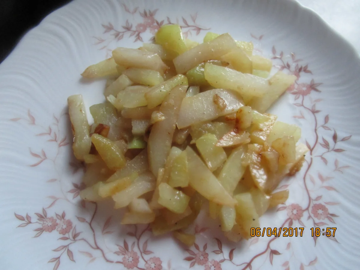 Gebratener Rotbarsch auf Kohlrabi mit Schnittlauch-Vinaigrette und frittierten Kapern - Rezept - Bild Nr. 2486