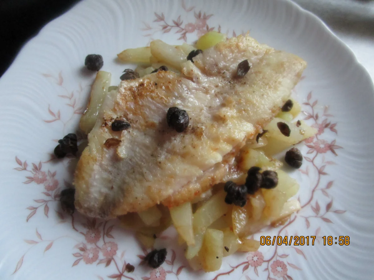 Gebratener Rotbarsch auf Kohlrabi mit Schnittlauch-Vinaigrette und frittierten Kapern - Rezept - Bild Nr. 2488