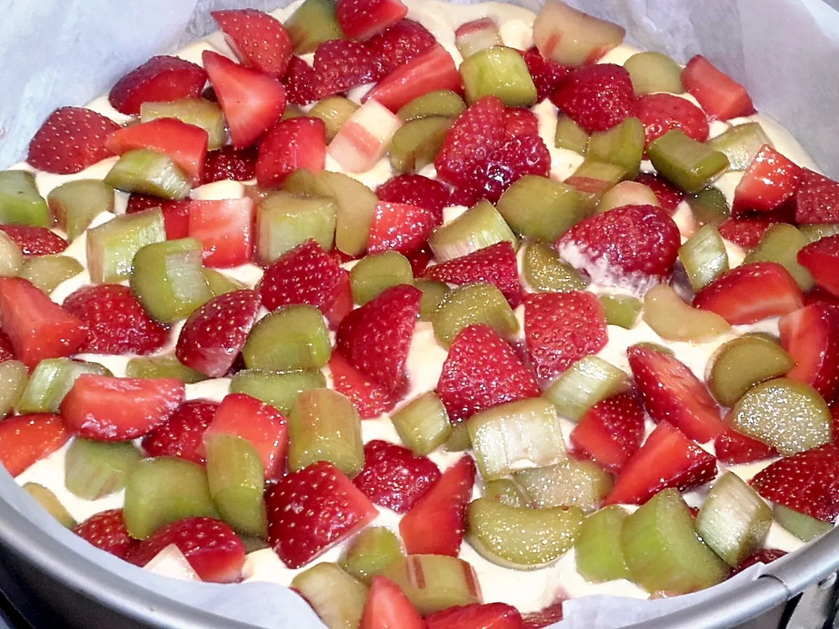 Rezept: Erdbeer- Rhabarber- Kuchen mit Baiser Bild Nr. 2471 Erdbeer- Rhabarber- Kuchen mit Baiser - Rezept - Bild Nr. 2471