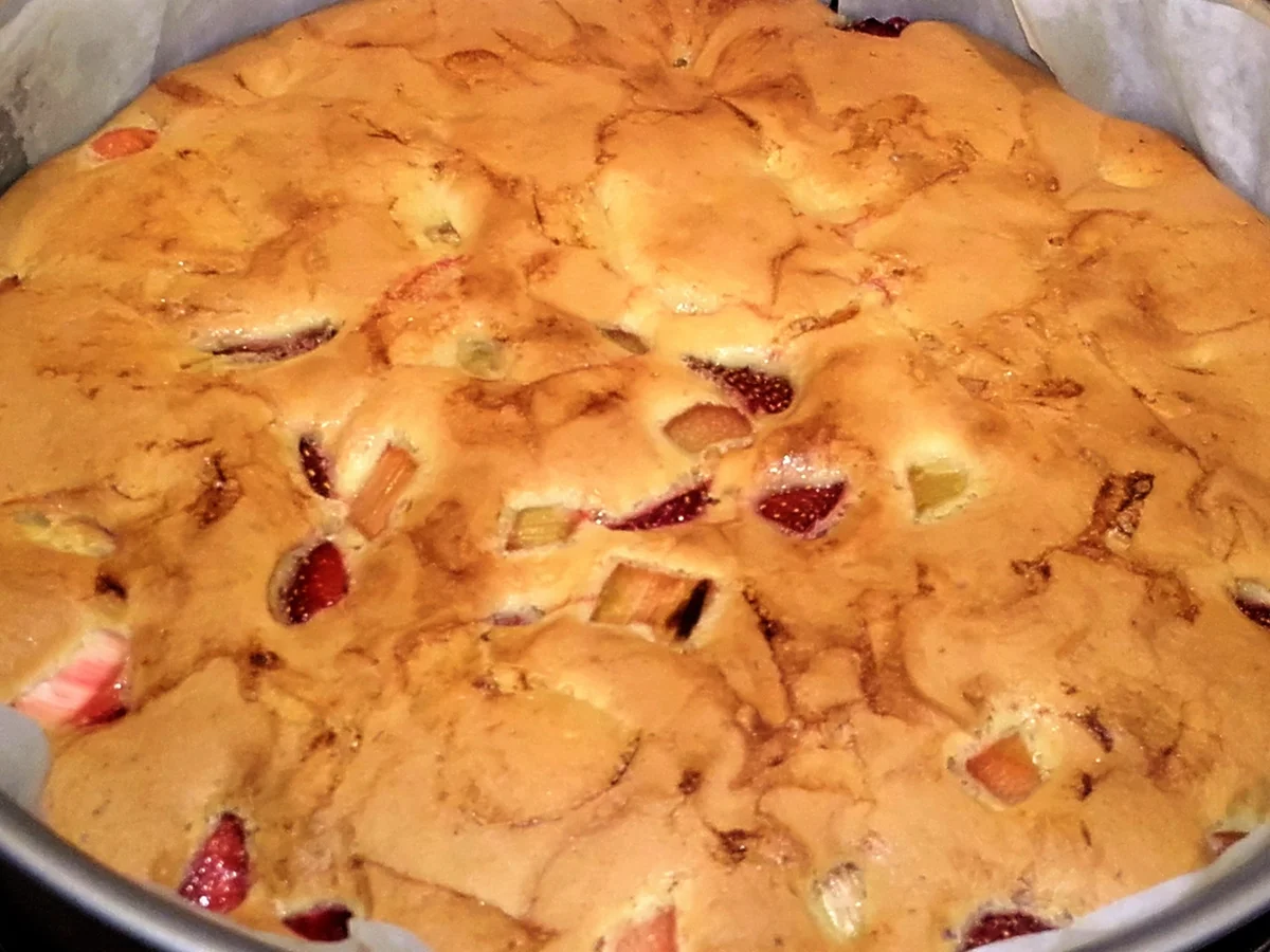 Rezept: Erdbeer- Rhabarber- Kuchen mit Baiser Bild Nr. 2472 Erdbeer- Rhabarber- Kuchen mit Baiser - Rezept - Bild Nr. 2472