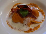 Jumbo-Ravioli "Caprese" mit Parmesan-Schaum und Serano-Chips - Rezept - Bild Nr. 2500