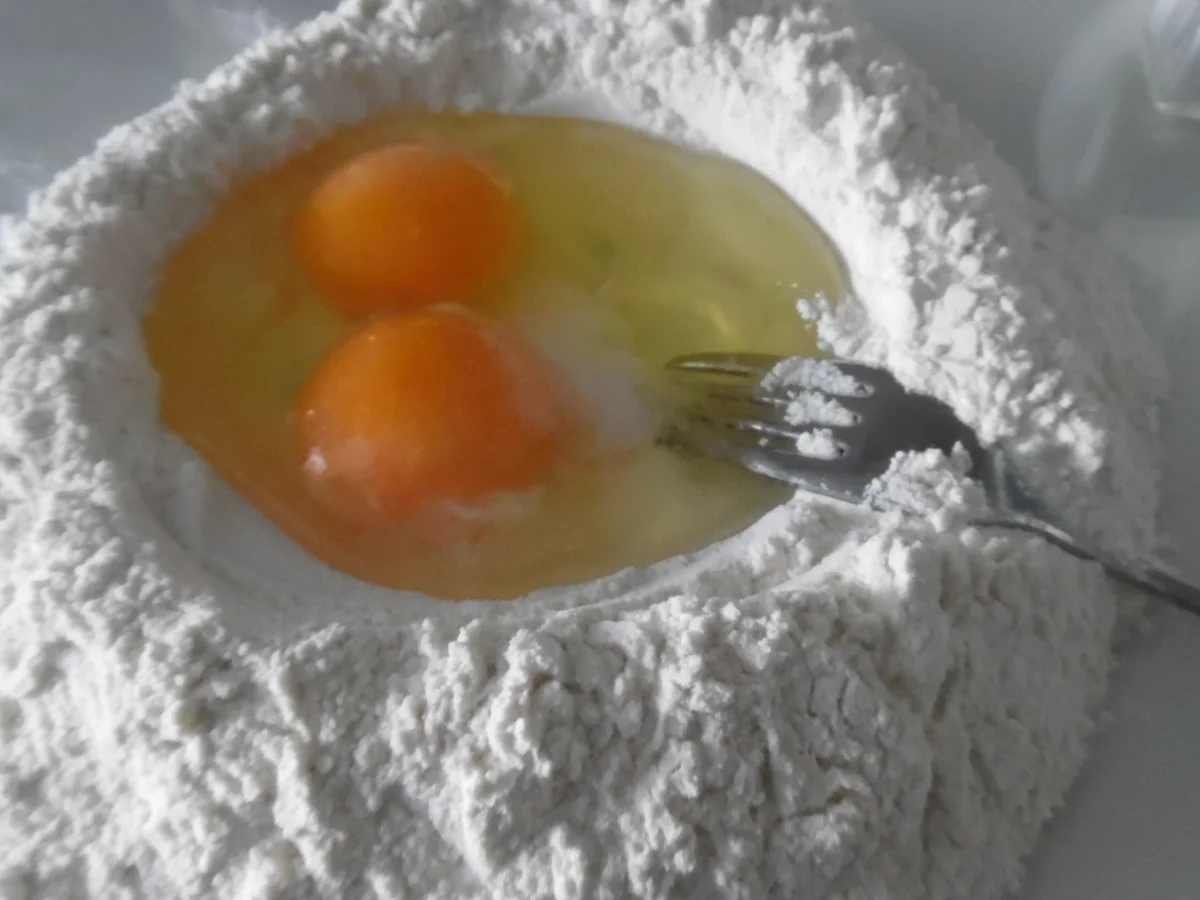Jumbo-Ravioli "Caprese" mit Parmesan-Schaum und Serano-Chips - Rezept - Bild Nr. 2508