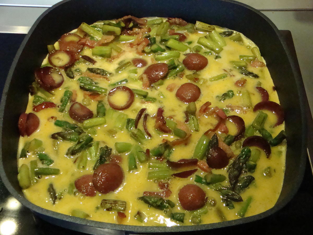 Quiche mit grünem Spargel-Sucuk-Schinken und Käse überbacken - Rezept - Bild Nr. 2505