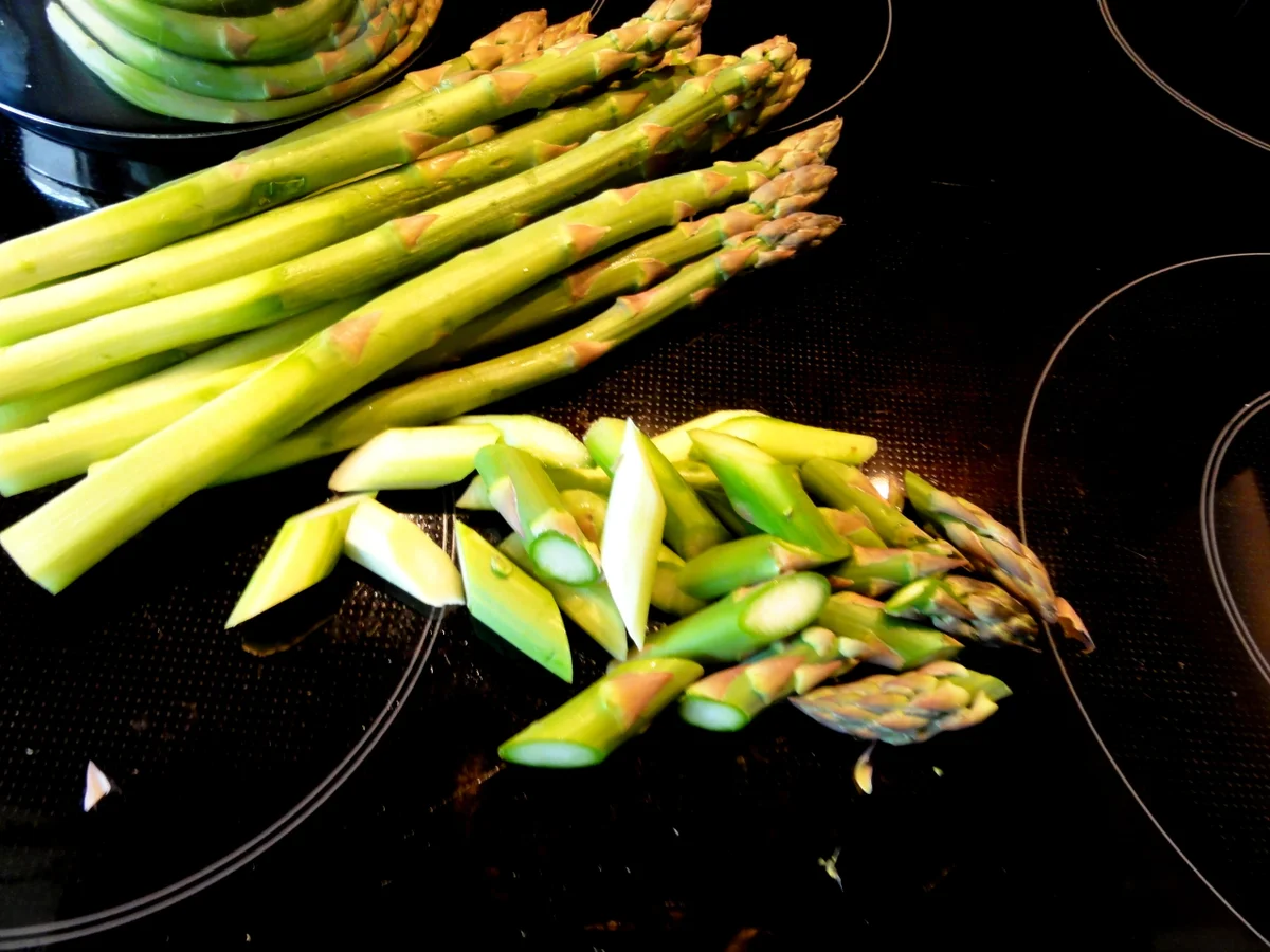 Salatbar:   SPARGEL ~ SALAT, grün - Rezept - Bild Nr. 2509