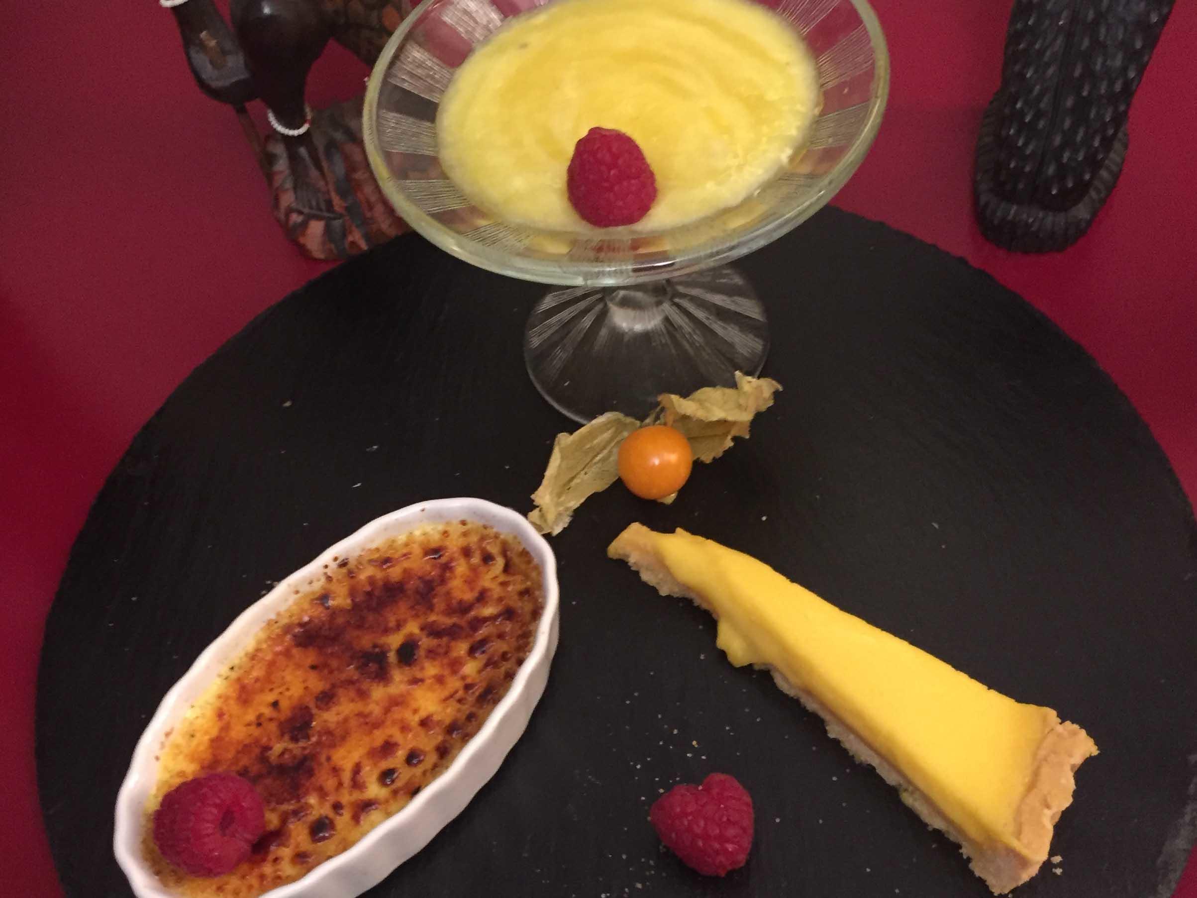 Bilder für Crème brûlée mit Ananas-Sorbet und Zitronenküchlein - Rezept