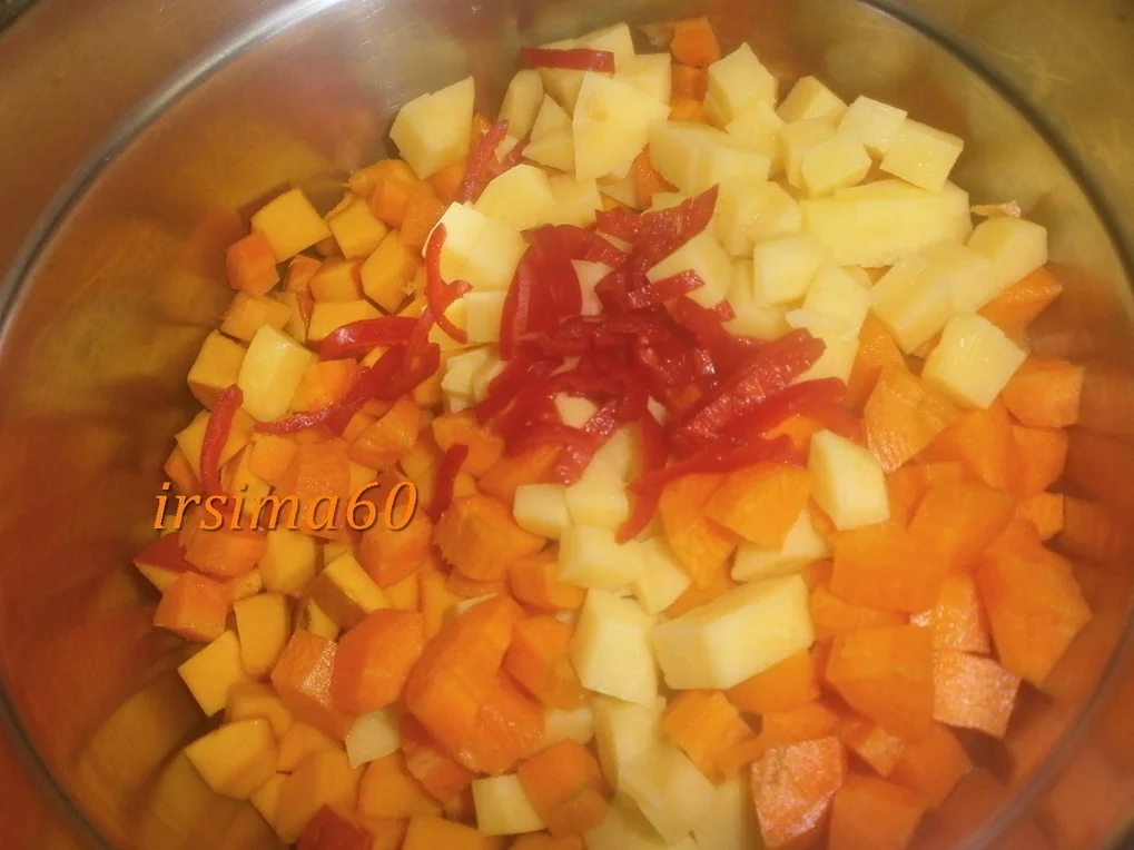 Rezept: Kürbis-Möhren-Suppe Bild Nr. 2509 Kürbis-Möhren-Suppe - Rezept - Bild Nr. 2509