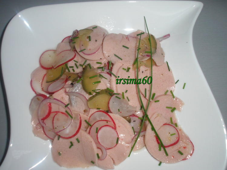 Wurstsalat mit Radieschen - schnell & einfach - 251 kcal/100g Wurstsalat mit Radieschen - schnell & einfach - 251 kcal/100g
