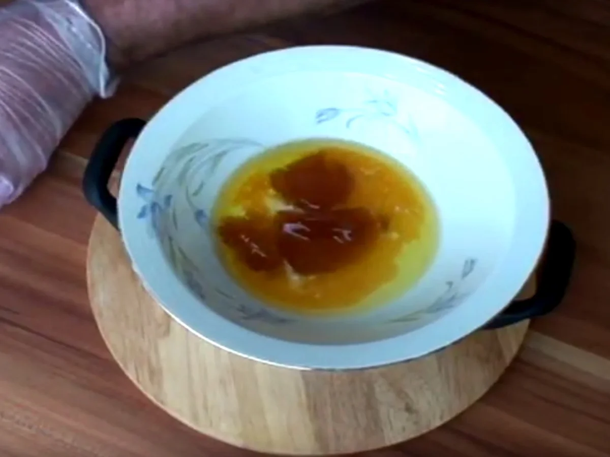 Rezept: Osterdessert / gefüllte Überraschungseier Bild Nr. 5 Osterdessert / gefüllte Überraschungseier - Rezept - Bild Nr. 5