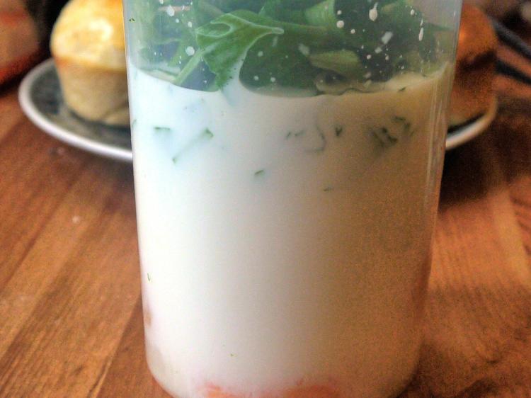 Bärlauchpfannkuchen mit Schmand- Limetten Dip - einfach - 393 kcal/100g Bärlauchpfannkuchen mit Schmand- Limetten Dip - einfach - 393 kcal/100g