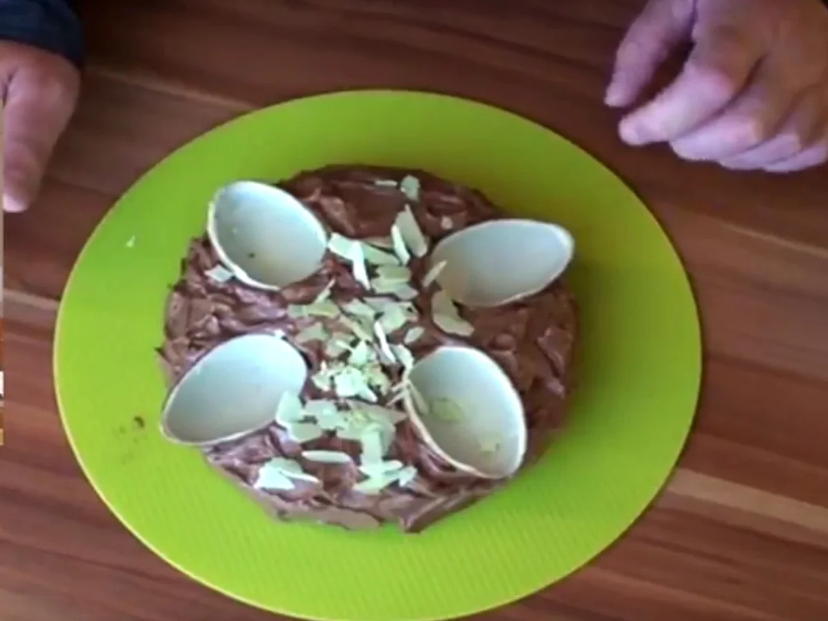 Mazu12, Marzipan - Osterkuchen mit Ü-Eier - Rezept - Bild Nr. 2529