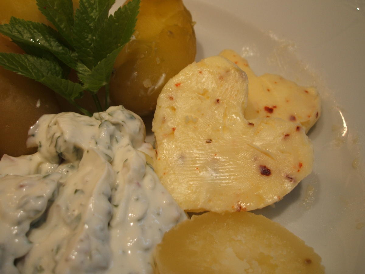 Käse: Käse-Dreierlei mit Kartoffelzweierlei und Chilibutter - Rezept - Bild Nr. 2547
