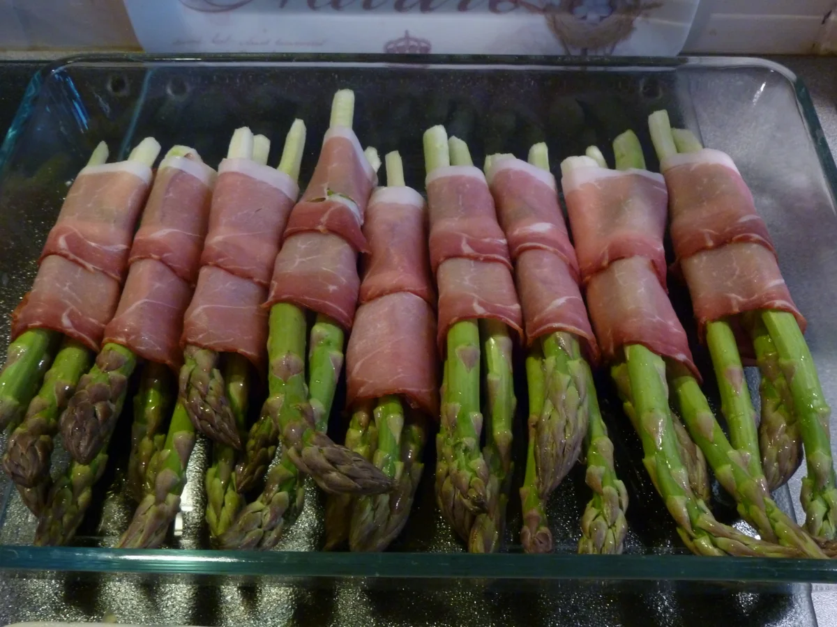 Rezept: Spargelröllchen im Schinkenmantel Bild Nr. 2532 Spargelröllchen im Schinkenmantel - Rezept - Bild Nr. 2532