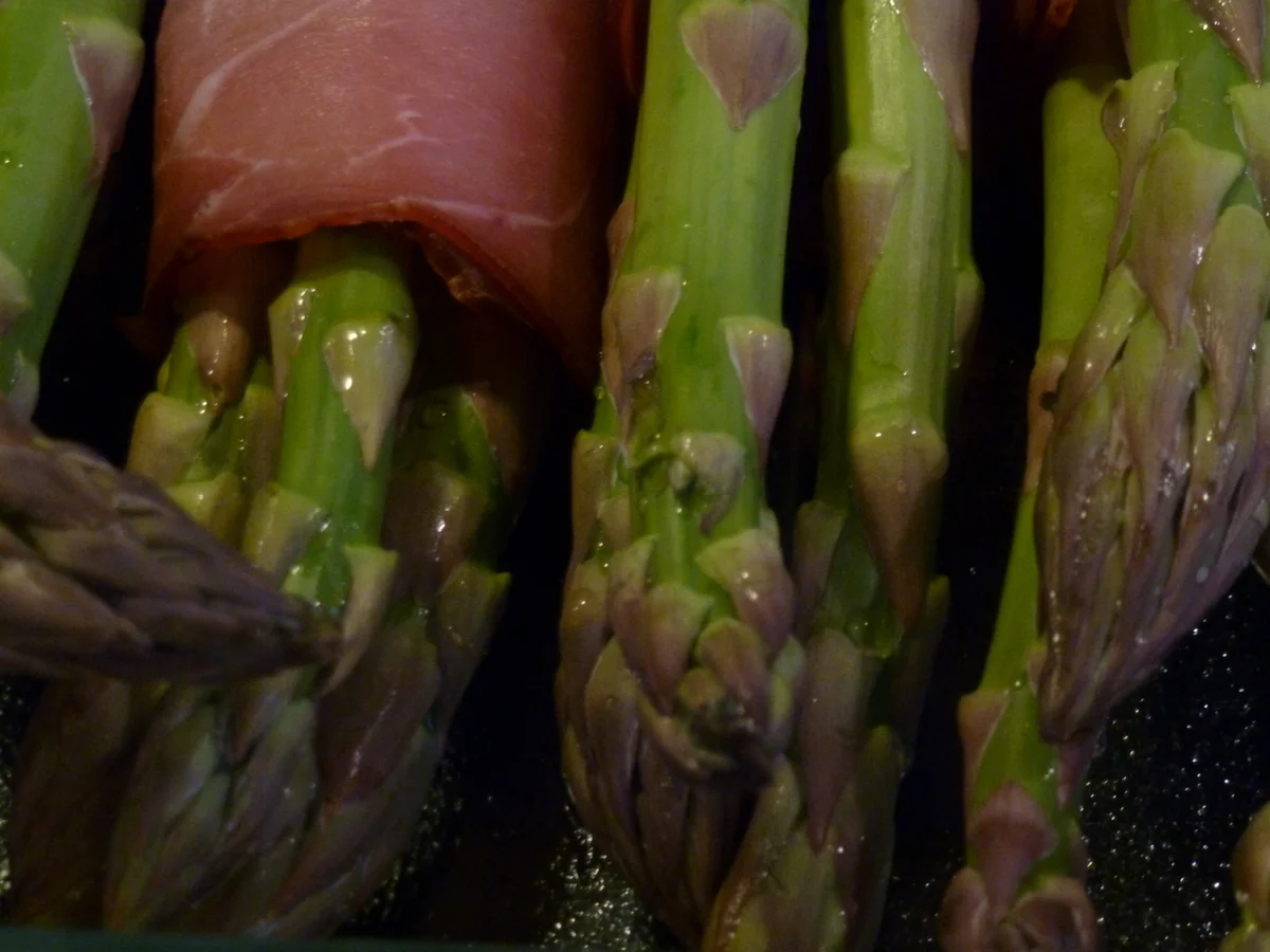 Rezept: Spargelröllchen im Schinkenmantel Bild Nr. 2533 Spargelröllchen im Schinkenmantel - Rezept - Bild Nr. 2533