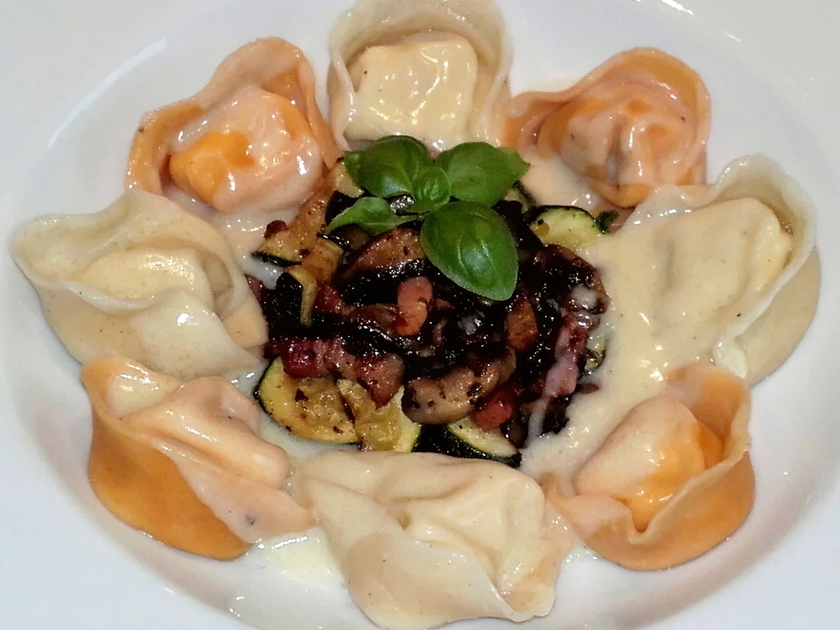 Selbstgemachte Tortellini mit Parmesan- Sauce - Rezept - Bild Nr. 2532