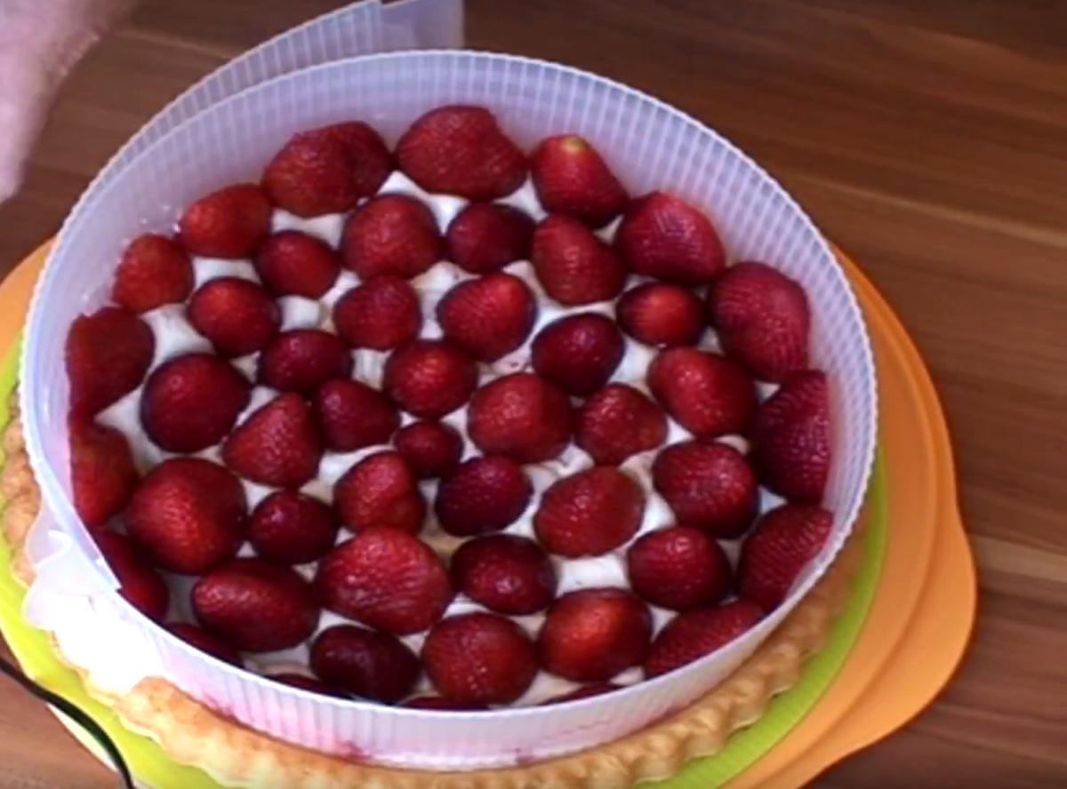 Erdbeer-Himbeere-Quark-Cremefine  Torte mit Pistazien - Rezept - Bild Nr. 2570