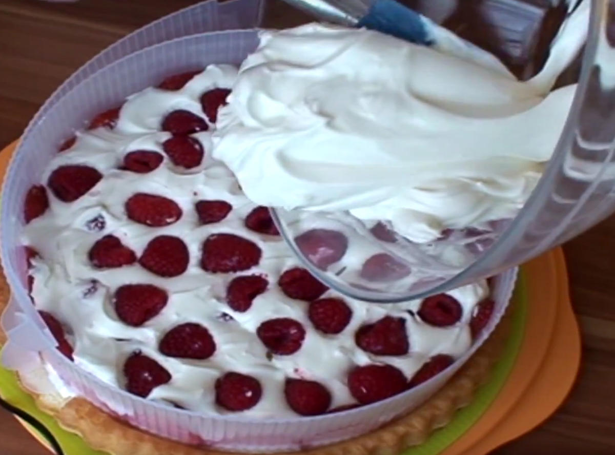 Erdbeer-Himbeere-Quark-Cremefine  Torte mit Pistazien - Rezept - Bild Nr. 2571