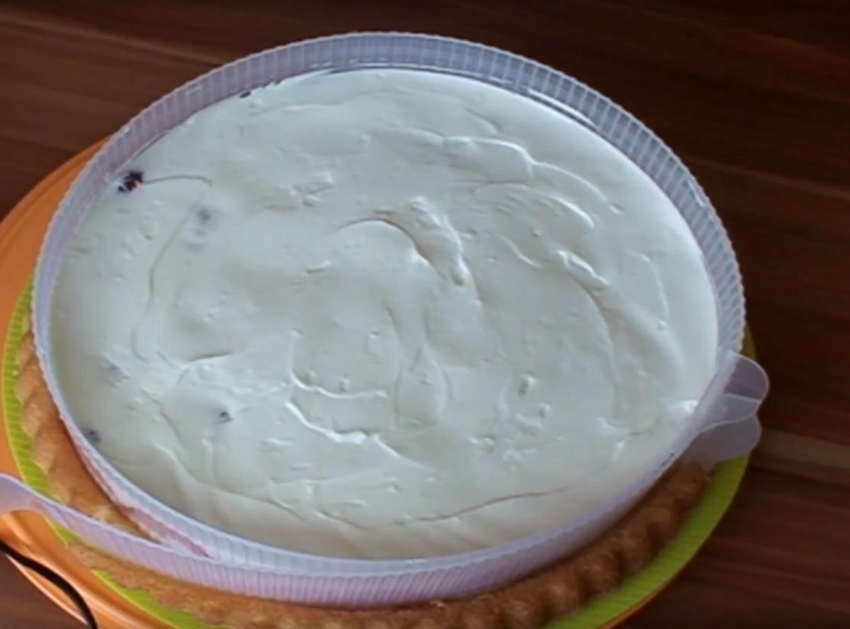 Erdbeer-Himbeere-Quark-Cremefine  Torte mit Pistazien - Rezept - Bild Nr. 2572