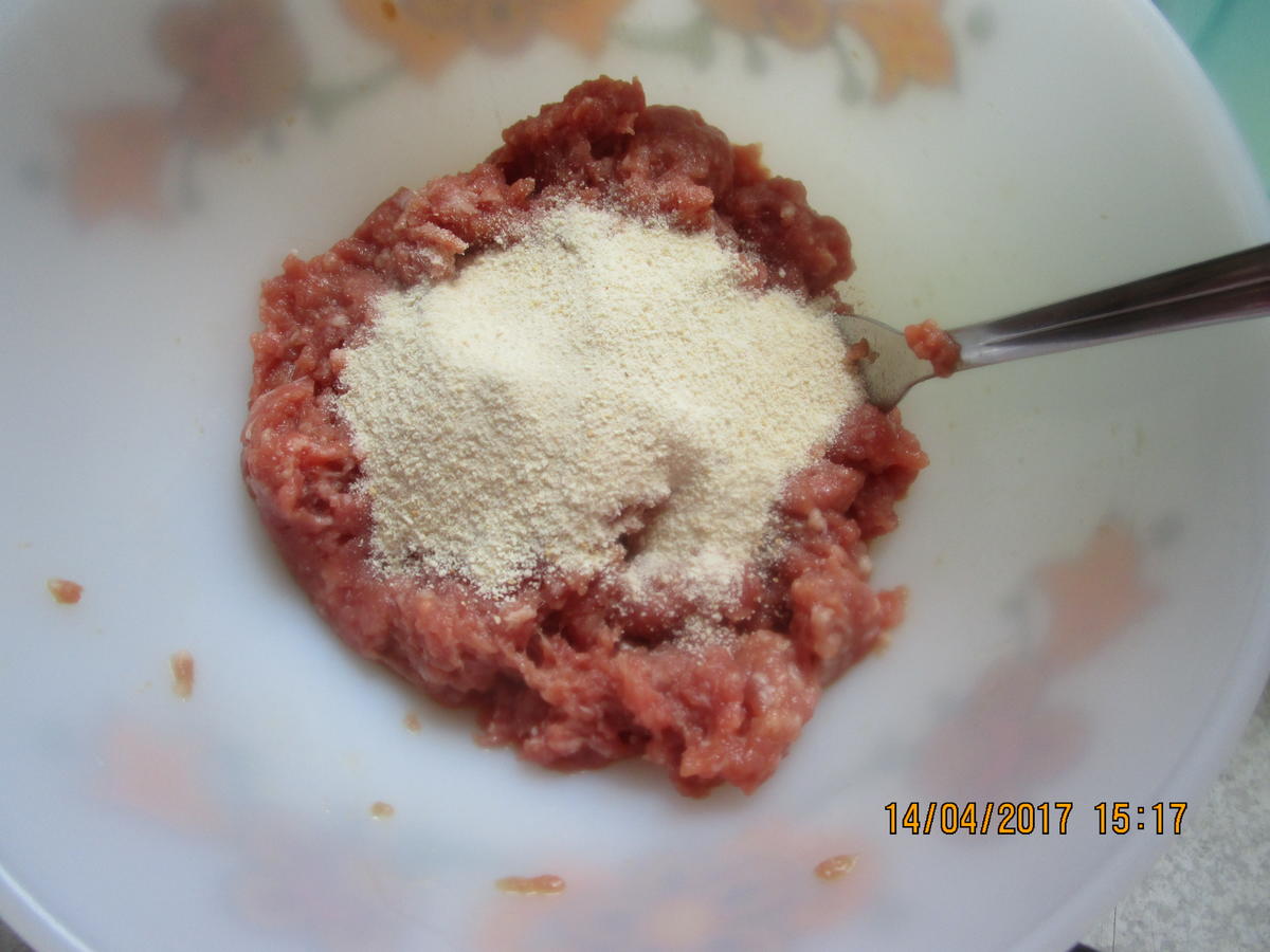 Cevapcici mit Djuvec-Reis und scharfen roten Zwiebeln - Rezept - Bild Nr. 2598