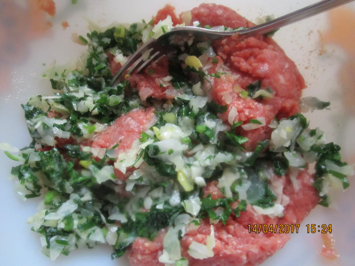 Cevapcici mit Djuvec-Reis und scharfen roten Zwiebeln - Rezept - Bild Nr. 2599