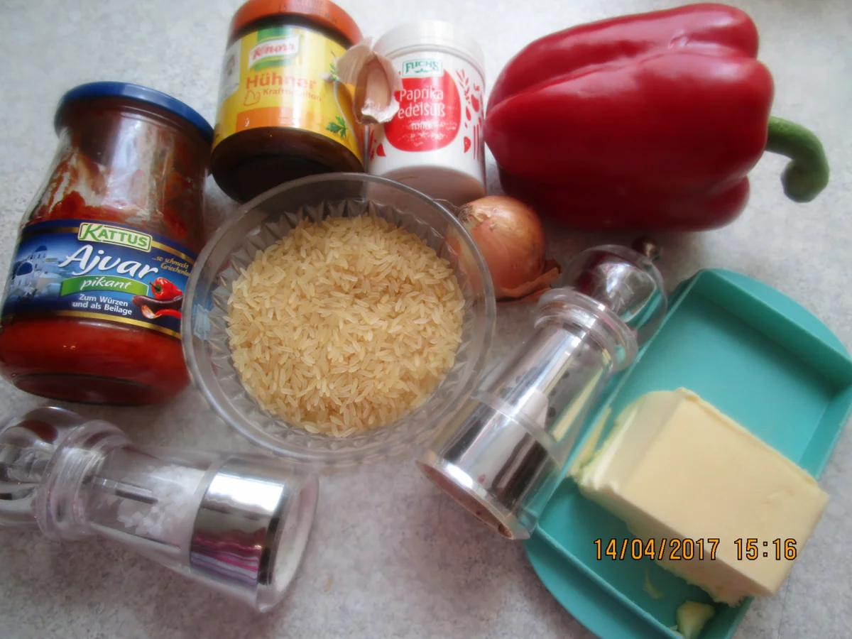 Cevapcici mit Djuvec-Reis und scharfen roten Zwiebeln - Rezept - Bild Nr. 2603