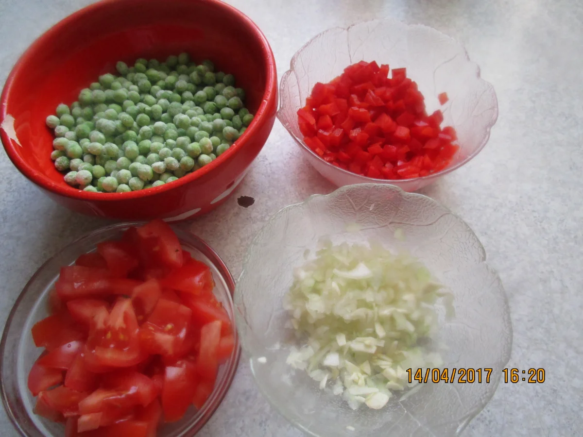 Cevapcici mit Djuvec-Reis und scharfen roten Zwiebeln - Rezept - Bild Nr. 2604