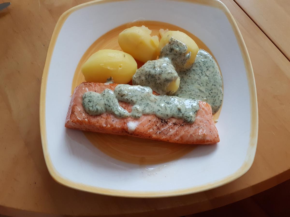 Lachs mit Dill-Sahnesoße - Rezept mit Bild - kochbar.de