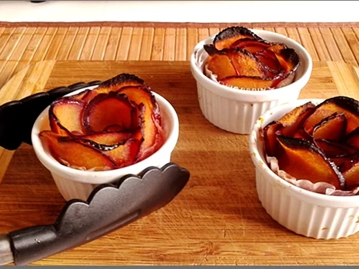 Pflaumen-Blätterteig-Rosen als Dessert - Rezept - Bild Nr. 2604