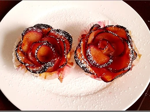 Pflaumen-Blätterteig-Rosen als Dessert - Rezept - Bild Nr. 2607