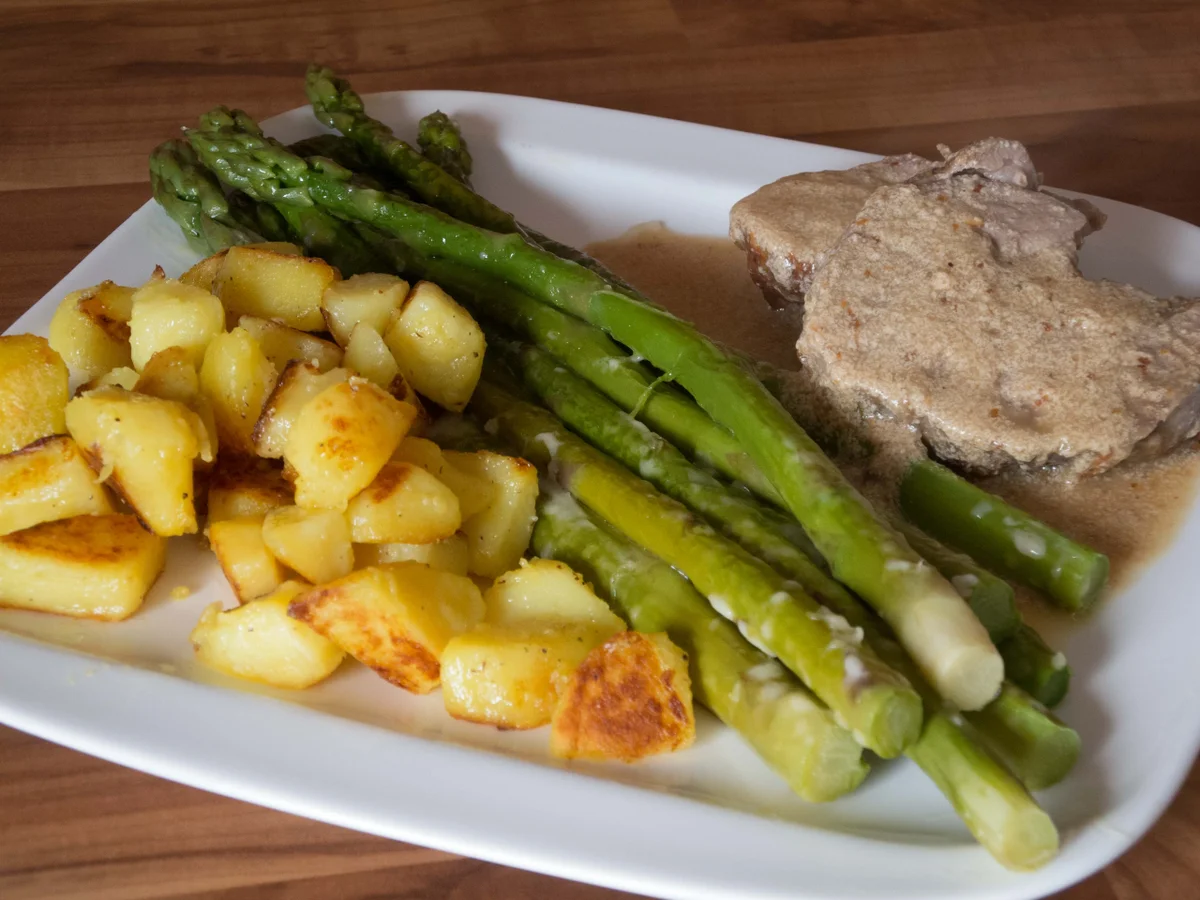 Ostern 2017: Lammkeule mit Polenta und Bohnen - Rezept - Bild Nr. 2653