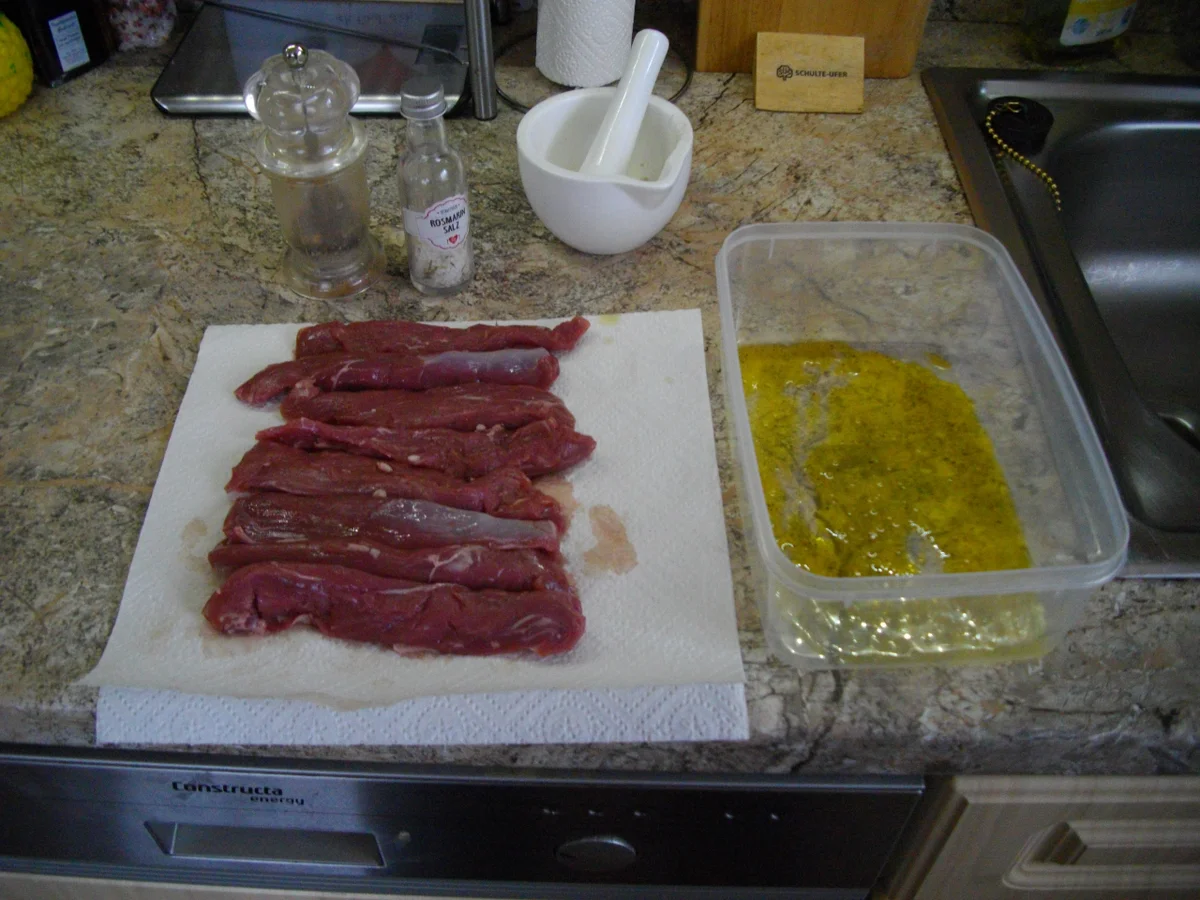 Rezept: Lammfilet im Blätterteig auf gebratenen Sprargel mit einer leichten Kräutersoße Bild Nr. 2654 Lammfilet im Blätterteig auf gebratenen Sprargel mit einer leichten Kräutersoße - Rezept - Bild Nr. 2654