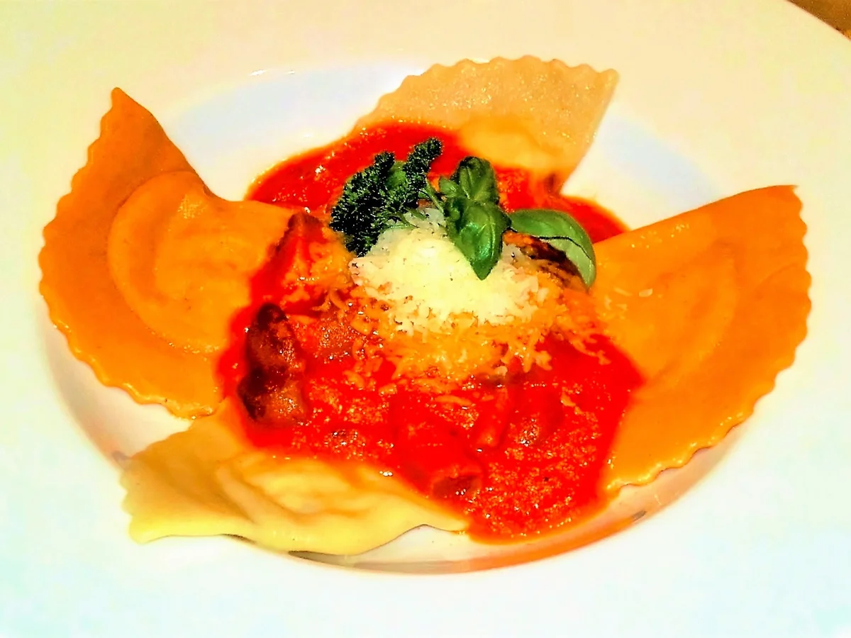 Selbstgemachte Ravioli mit Flusskrebs- Füllung - Rezept - Bild Nr. 2657