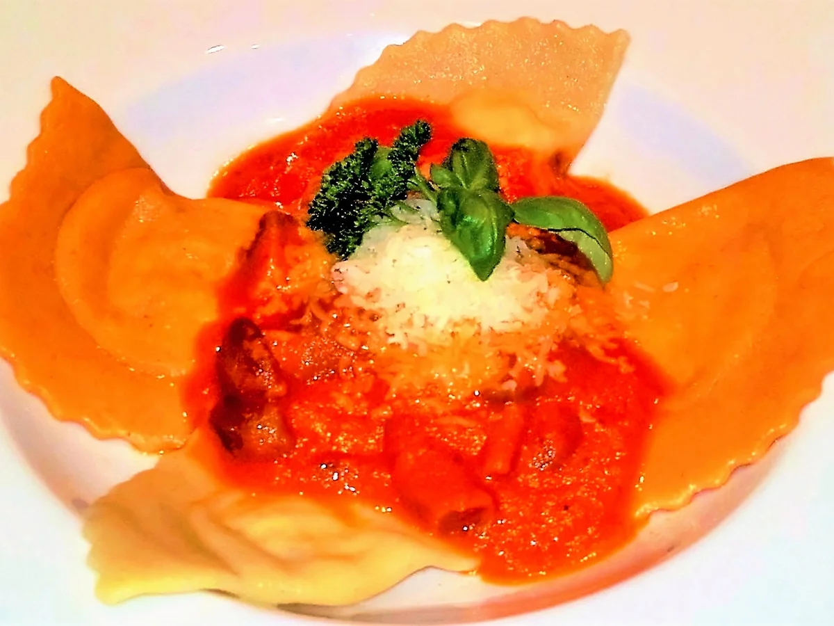 Selbstgemachte Ravioli mit Flusskrebs- Füllung - Rezept - Bild Nr. 2659