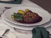 Rindermedaillons mit Tomaten, Basilikum, Parmesan und Rosmarinkartoffeln - Rezept - Bild Nr. 2