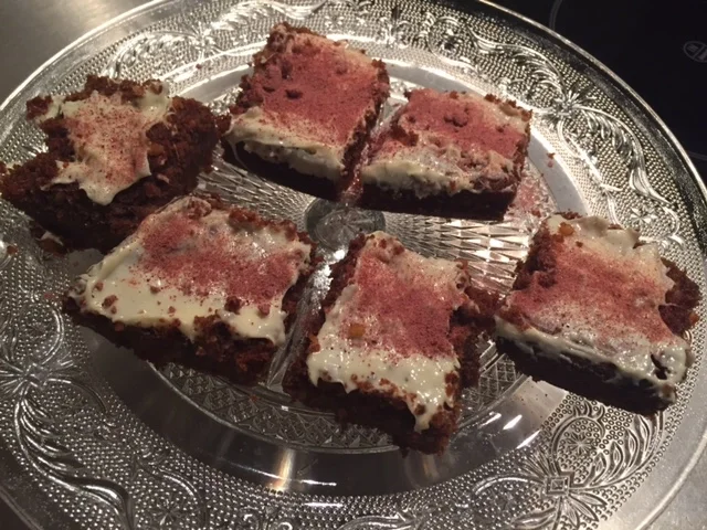 Rezept: Rote Bete Brownies mit weißem Schokoladeguß Bild Nr. 2 Rote Bete Brownies mit weißem Schokoladeguß - Rezept - Bild Nr. 2