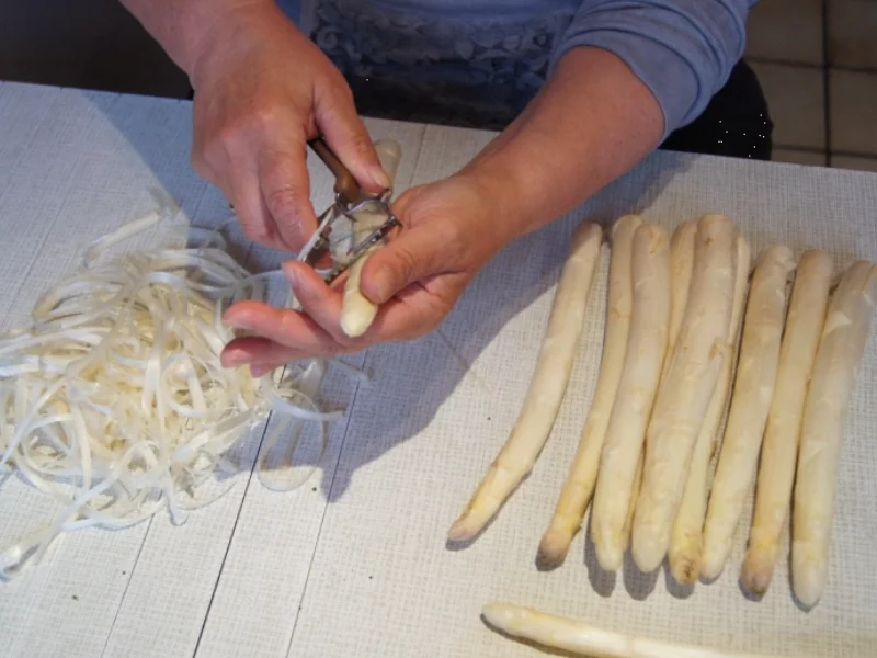 Spargel mit Erdbeeren und Petersilie-Vinaigrette - Rezept - Bild Nr. 2662