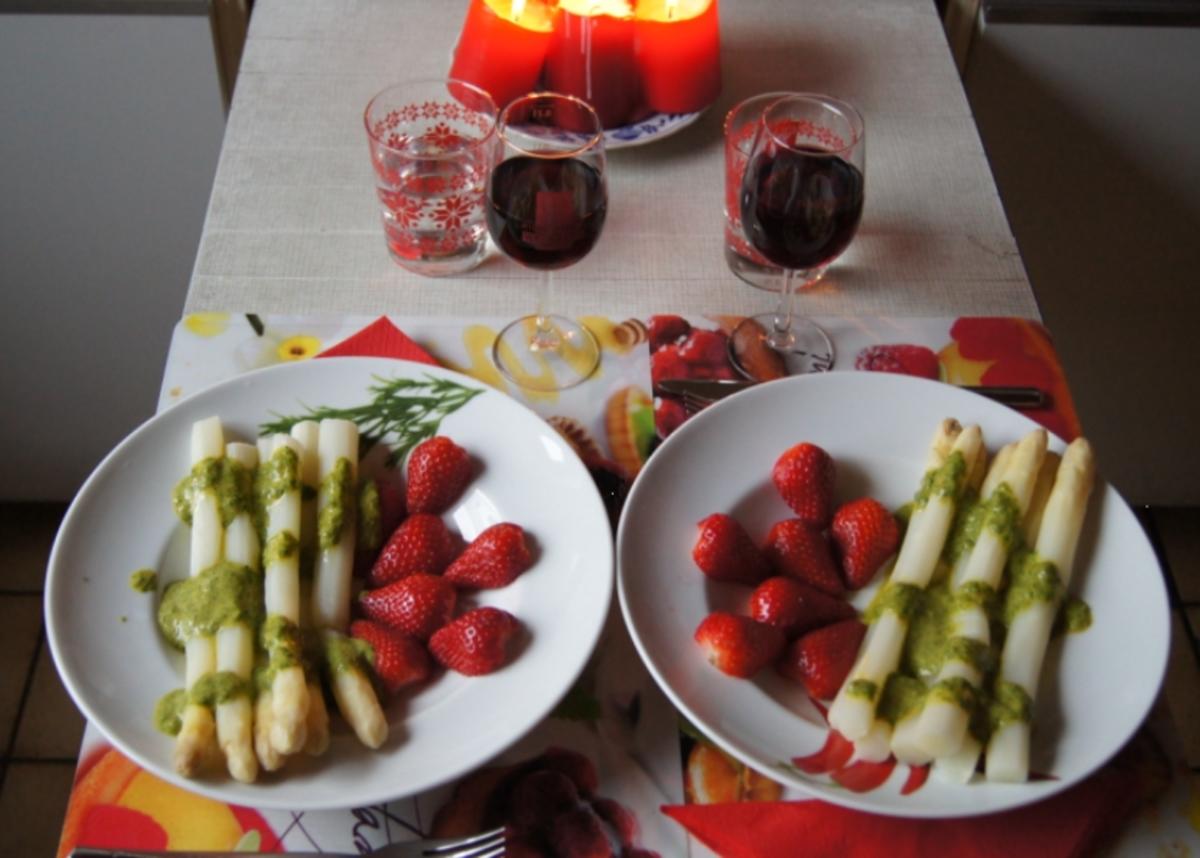 Spargel mit Erdbeeren und Petersilie-Vinaigrette - Rezept - Bild Nr. 2660