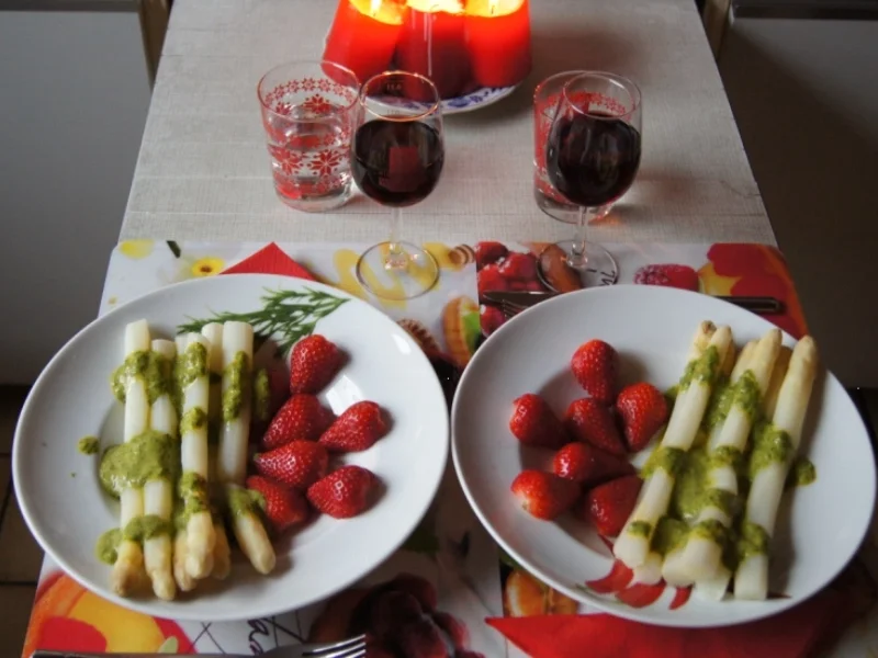 Spargel mit Erdbeeren und Petersilie-Vinaigrette - Rezept - Bild Nr. 2660