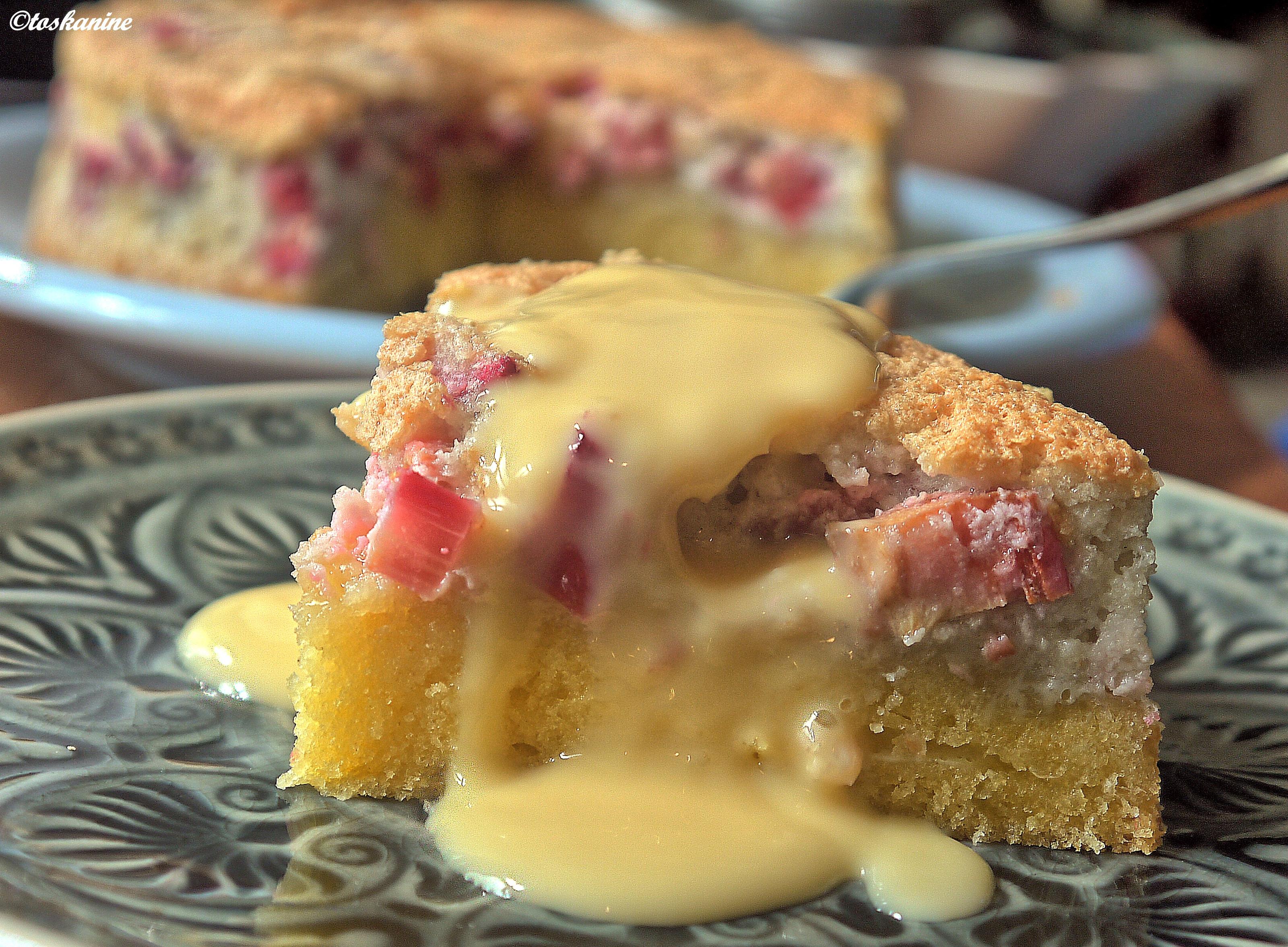 Bilder für Rhabarber-Mandelbaiser-Kuchen - Rezept