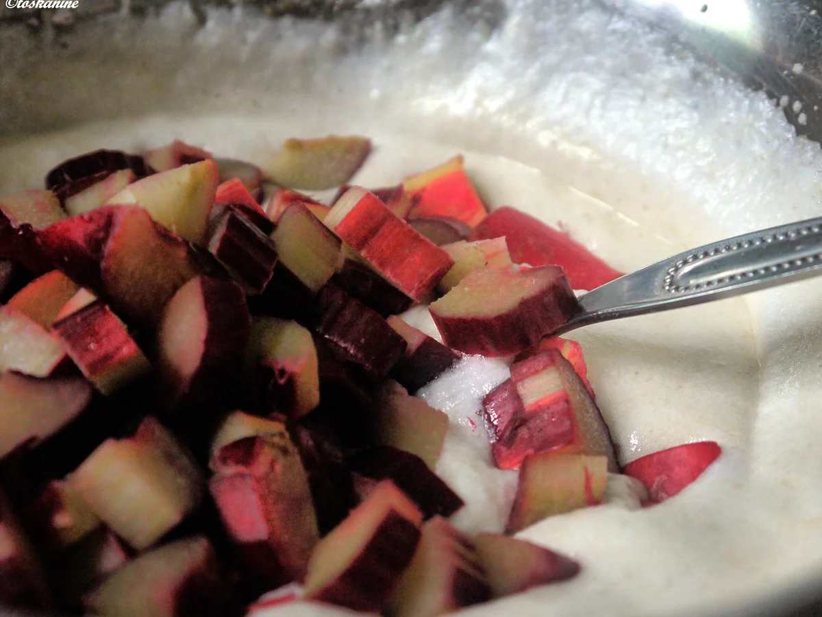 Rezept: Rhabarber-Mandelbaiser-Kuchen Bild Nr. 7 Rhabarber-Mandelbaiser-Kuchen - Rezept - Bild Nr. 7