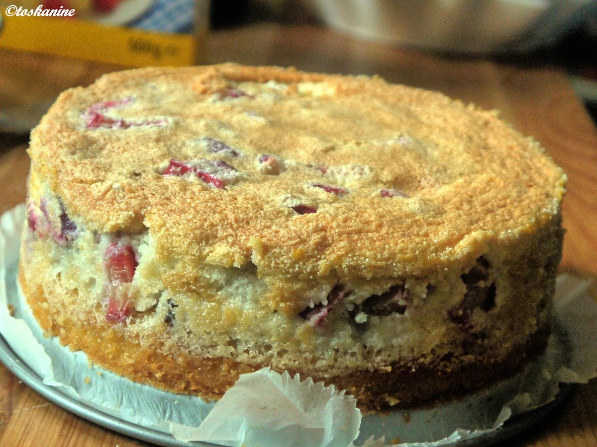 Rezept: Rhabarber-Mandelbaiser-Kuchen Bild Nr. 9 Rhabarber-Mandelbaiser-Kuchen - Rezept - Bild Nr. 9
