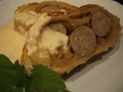 Pikantes Backen: Bratwurststrudel im Sahne-Meerrettich-Soße - Rezept - Bild Nr. 2675