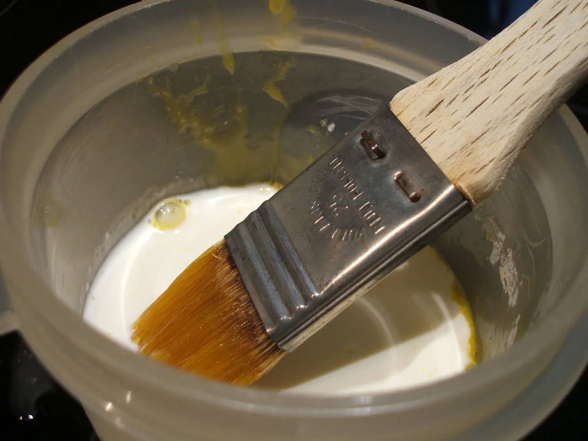 Pikantes Backen: Bratwurststrudel im Sahne-Meerrettich-Soße - Rezept - Bild Nr. 2685