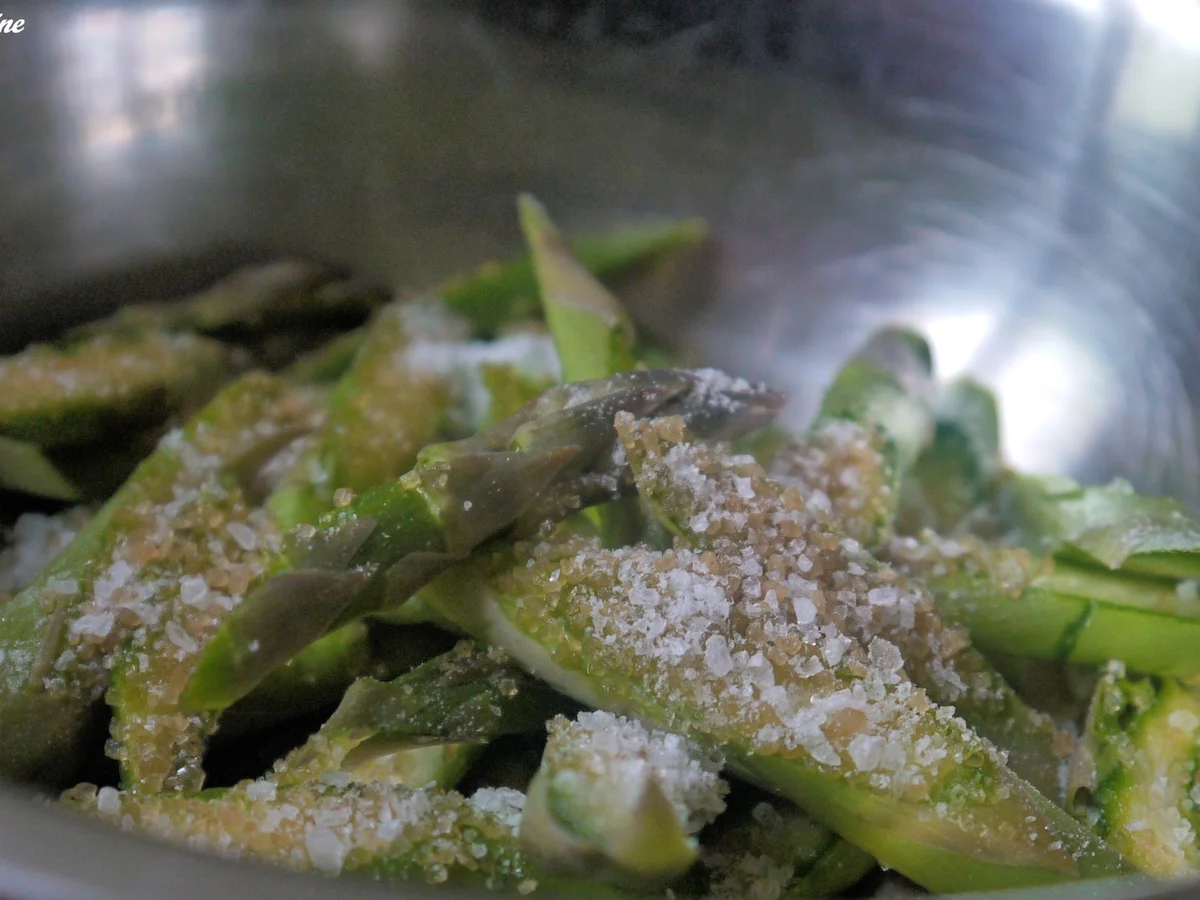 Rezept: Flammkuchen mit grünem Spargel und rosa Pfefferbeeren und Schwarzwälder Schinken Bild Nr. 2693 Flammkuchen mit grünem Spargel und rosa Pfefferbeeren und Schwarzwälder Schinken - Rezept - Bild Nr. 2693