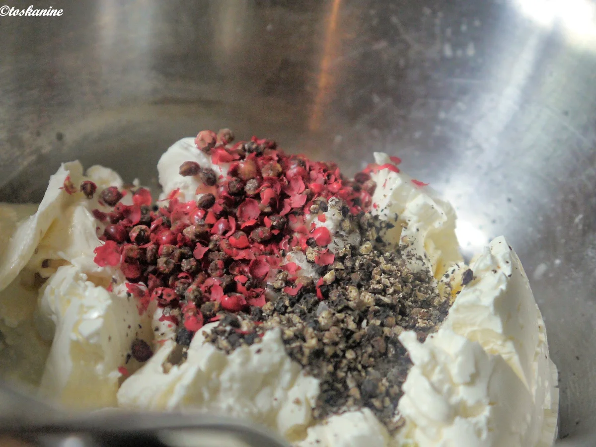 Rezept: Flammkuchen mit grünem Spargel und rosa Pfefferbeeren und Schwarzwälder Schinken Bild Nr. 2693 Flammkuchen mit grünem Spargel und rosa Pfefferbeeren und Schwarzwälder Schinken - Rezept - Bild Nr. 2693