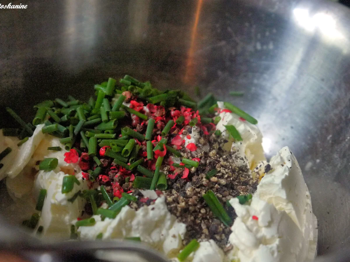 Rezept: Flammkuchen mit grünem Spargel und rosa Pfefferbeeren und Schwarzwälder Schinken Bild Nr. 2693 Flammkuchen mit grünem Spargel und rosa Pfefferbeeren und Schwarzwälder Schinken - Rezept - Bild Nr. 2693