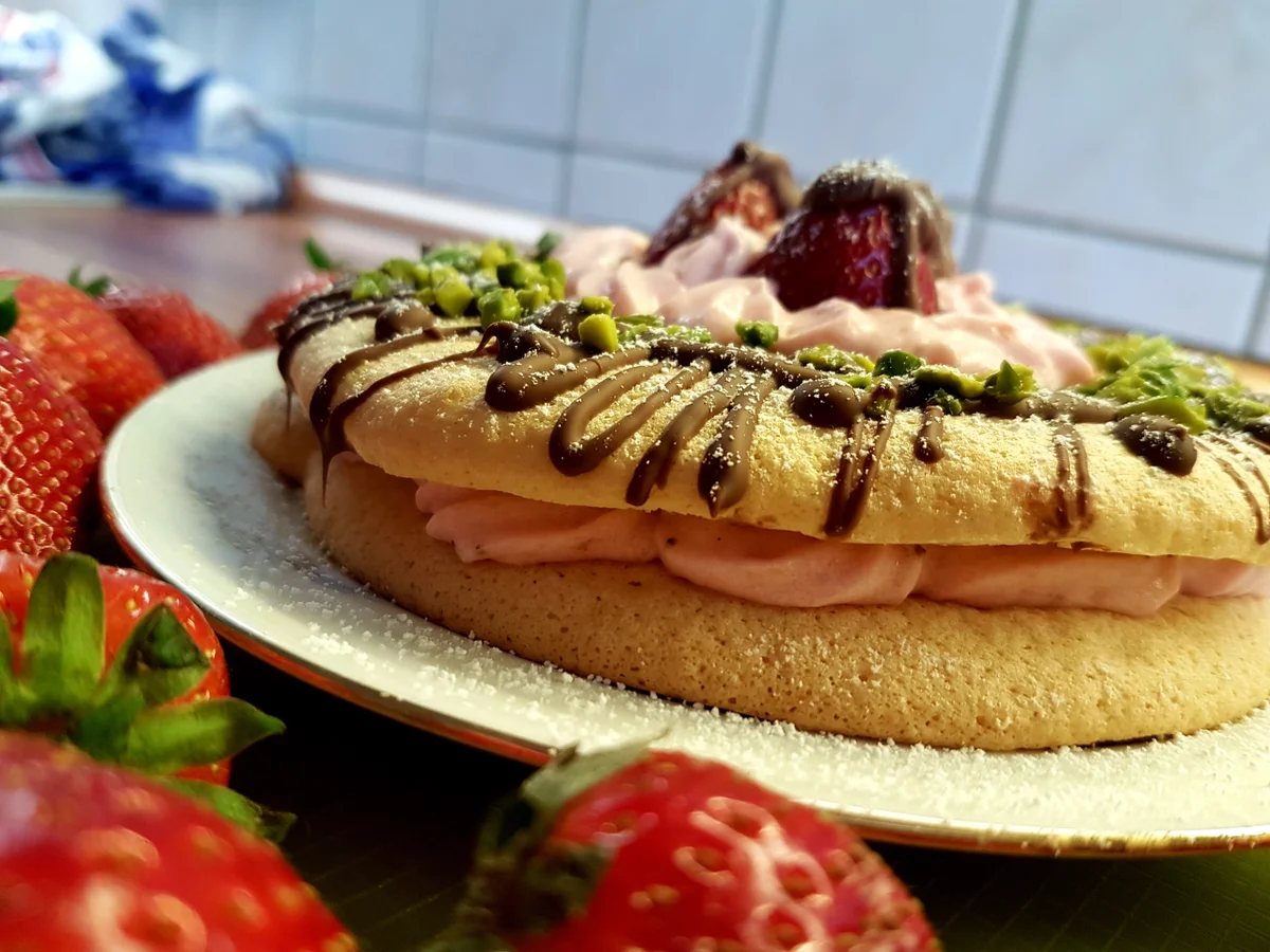 Mazu12-Dünner Biskuitboden mit Erdbeer und Joghurt - Rezept - Bild Nr. 2686