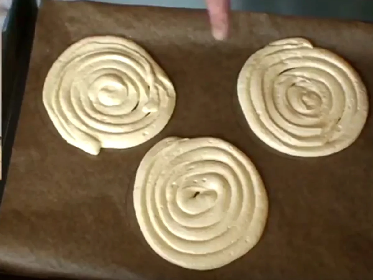 Rezept: Mazu12-Dünner Biskuitboden mit Erdbeer und Joghurt Bild Nr. 2689 Mazu12-Dünner Biskuitboden mit Erdbeer und Joghurt - Rezept - Bild Nr. 2689