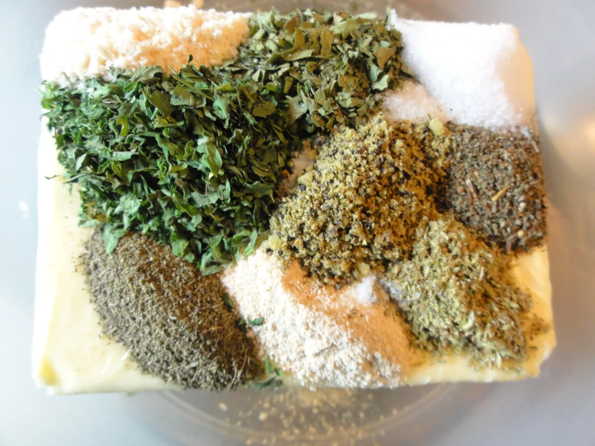 Diverses:   KRÄUTER - BUTTER,  selbst hergestellt - Rezept - Bild Nr. 2693