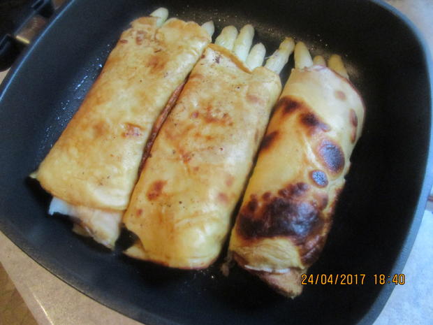 Spargel-Schinken-Pfannkuchen mit Käse überbacken - Rezept - kochbar.de