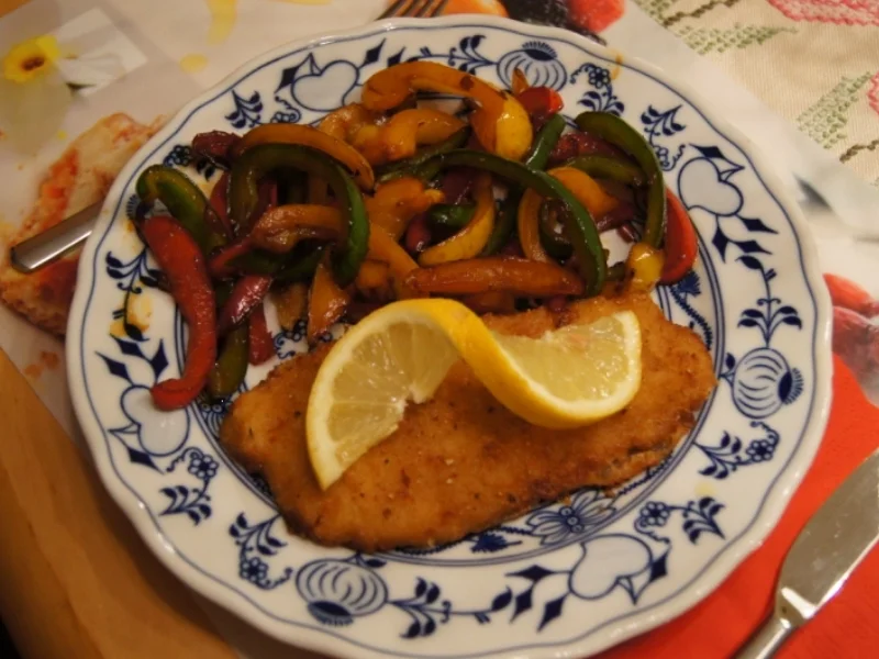 Wiener-Schnitzel vom Schwein mit Paprikastreifen - Rezept - Bild Nr. 2712